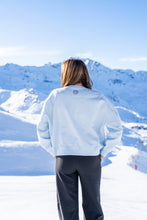 Charger l'image dans la galerie, SWEAT FEMME ICE BLUE "SIGNATURE"
