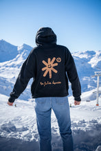 Charger l'image dans la galerie, HOODIE FEMME NOIR "SUNNY CAMEL"
